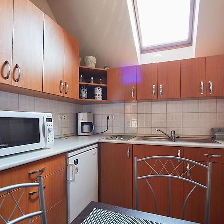 Lujza Apartman Goedoello Apartment Exterior photo