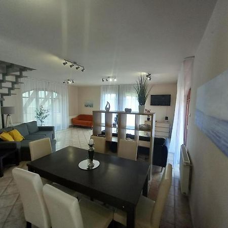 Lujza Apartman Goedoello Apartment Exterior photo