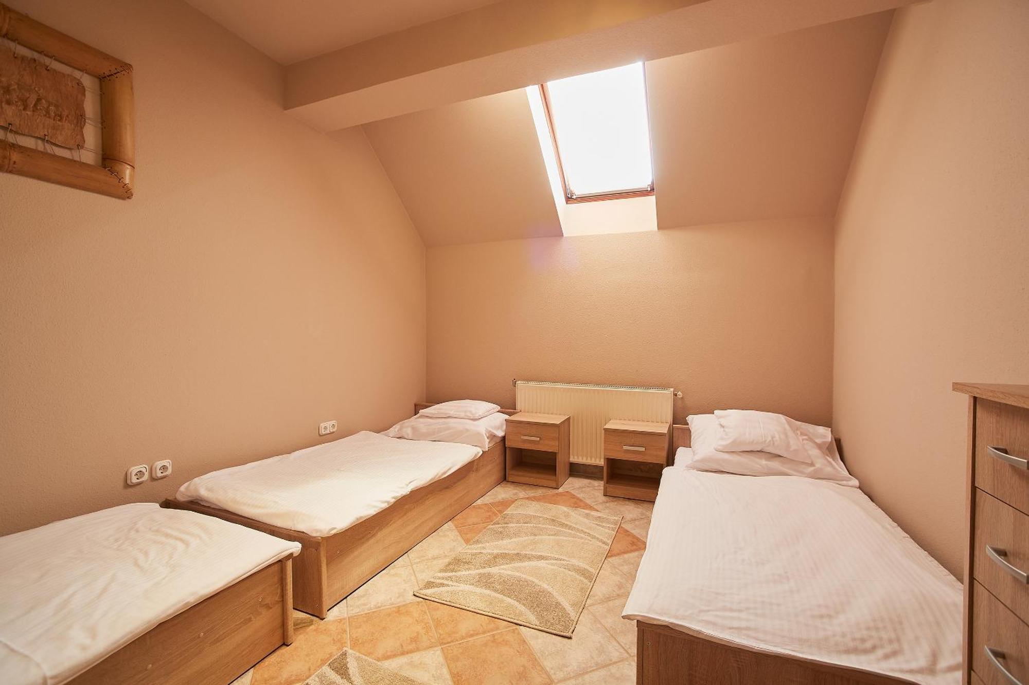 Lujza Apartman Goedoello Apartment Exterior photo