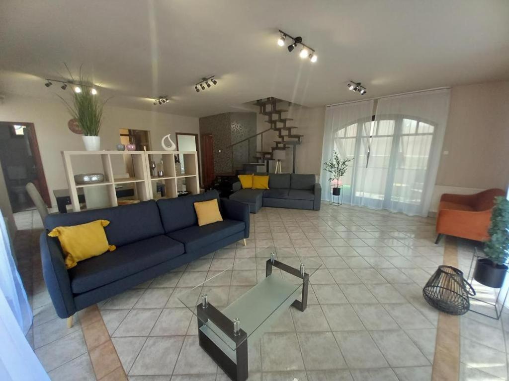 Lujza Apartman Goedoello Apartment Exterior photo